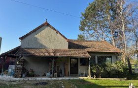 Balayage, brossage et passage d’un produit sur une toiture à la charité sur Loire